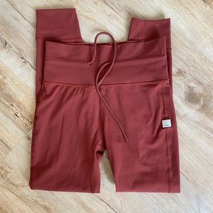 Vuori Daily Legging Rust Size Small